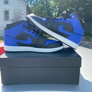 jordan 1 mid hyper royal